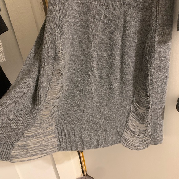 Bebe- Long gray open front sweater - small - like new - Picture 4 of 5